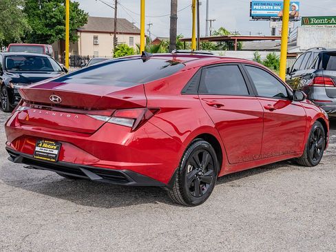Used 2023 Hyundai Elantra SEL FWD image 5
