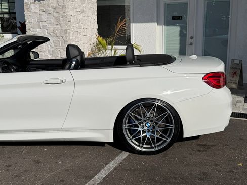 Used 2018 BMW M4 Convertible image 10