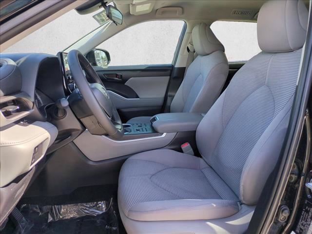 Used 2023 Toyota Highlander LE AWD/4WD image 15