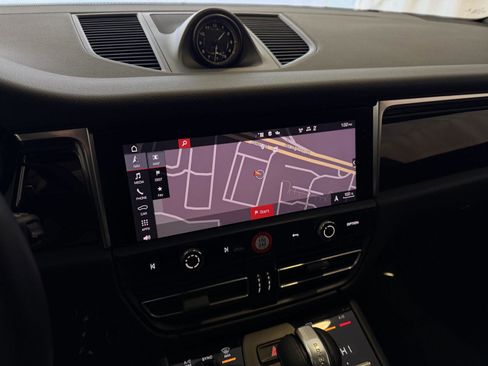 Certified 2022 Porsche Macan image 23