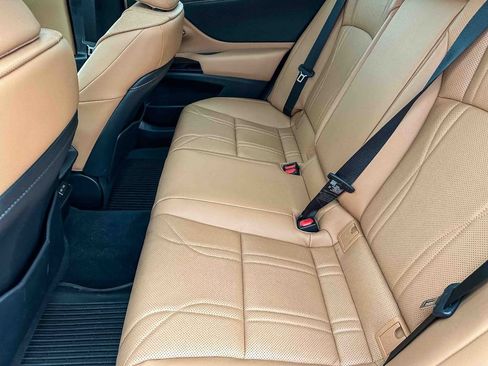 Used 2024 Lexus ES 350 w/ Ultra Luxury Package FWD image 19