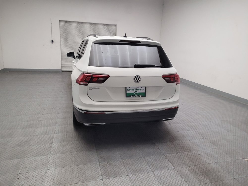 Used 2021 Volkswagen Tiguan SE w/ Panoramic Sunroof Package FWD image 6