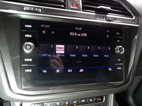 Used 2019 Volkswagen Tiguan SEL R-Line AWD/4WD image 16