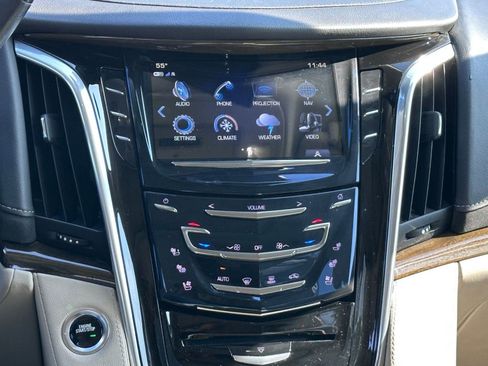 Used 2020 Cadillac Escalade ESV Luxury image 23