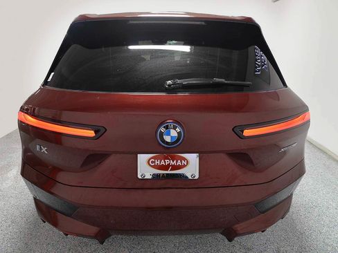 Used 2024 BMW iX xDrive50 w/ Premium Package AWD/4WD image 4