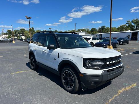 Used 2025 Ford Bronco Sport Outer Banks w/ Outer Banks Tech Package+ AWD/4WD image 3
