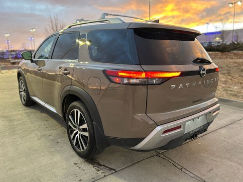 Used 2023 Nissan Pathfinder Platinum image 9