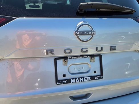 Used 2024 Nissan Rogue S FWD image 6