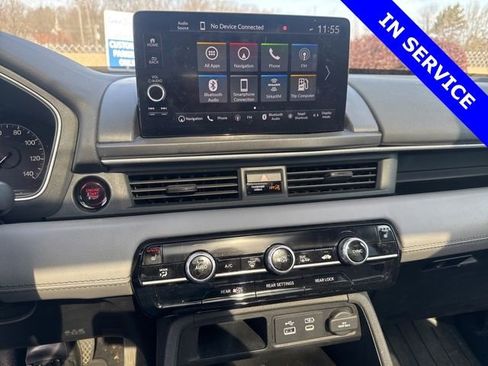 Used 2023 Honda Pilot Touring image 5