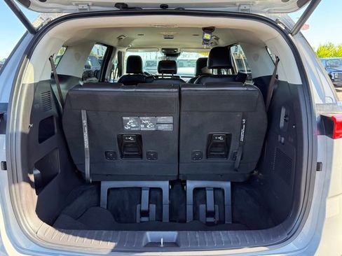 Used 2024 Kia Carnival EX FWD image 27