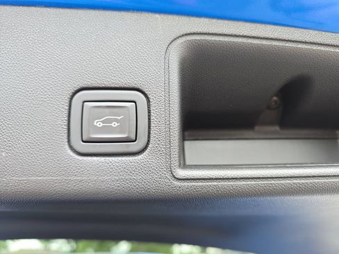 Used 2024 GMC Terrain SLE w/ Driver Convenience Package FWD image 14