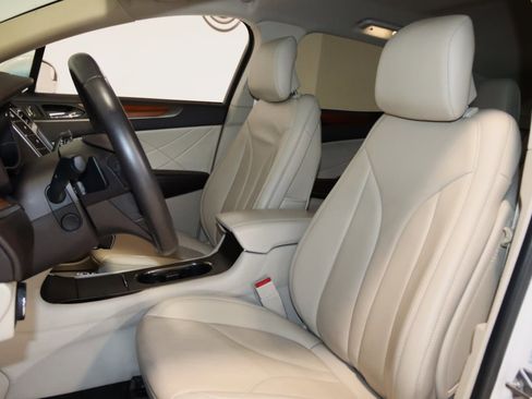 Used 2017 Lincoln MKC Select w/ Lincoln MKC Climate Package image 35