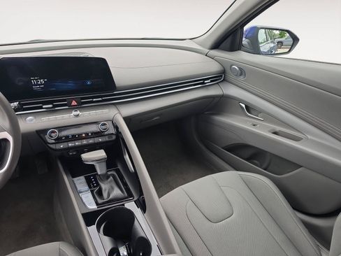 Used 2025 Hyundai Elantra SEL FWD image 12