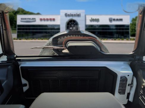 Used 2021 Jeep Wrangler Unlimited Sahara AWD/4WD image 35