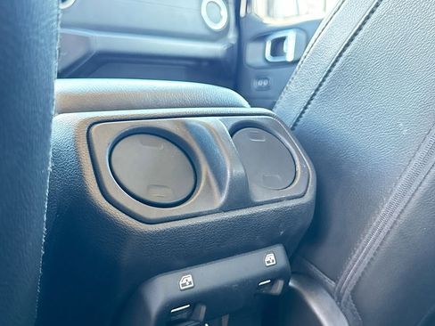 Used 2022 Jeep Wrangler Unlimited Sahara image 32