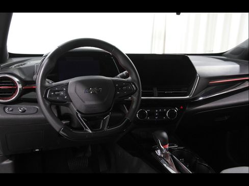 Used 2024 Chevrolet Trax RS w/ Driver Confidence Package FWD image 6