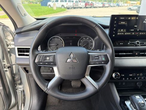 Used 2025 Mitsubishi Outlander SE AWD/4WD image 13