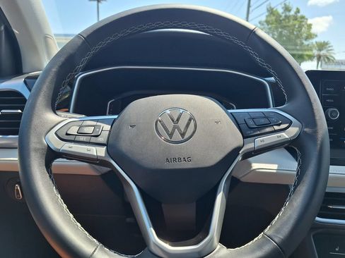 Used 2025 Volkswagen Taos SEL AWD/4WD image 17
