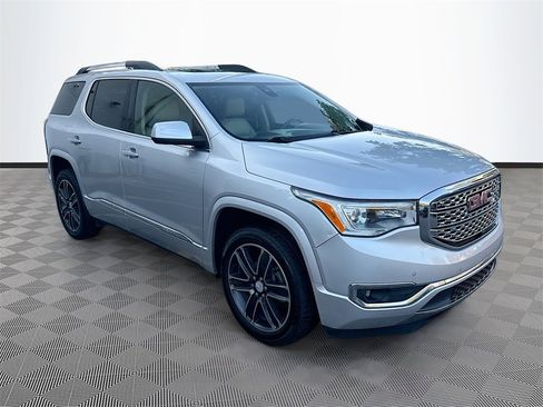 Used 2017 GMC Acadia Denali w/ Technology Package image 4