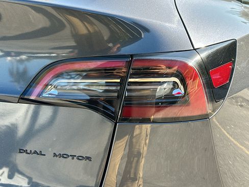 Used 2022 Tesla Model Y Long Range image 31