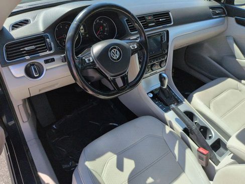 Used 2019 Volkswagen Passat 2.0T Wolfsburg w/ Wheels & Sunroof Package image 9