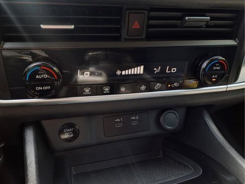 Used 2025 Nissan Rogue SV FWD image 23