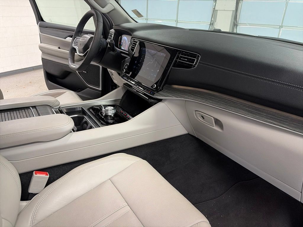 Used 2023 Jeep Wagoneer Series II w/ Premium Group I AWD/4WD image 5