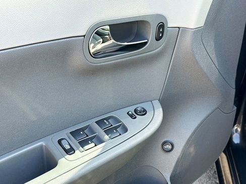 Used 2011 Chevrolet Malibu LS FWD image 16