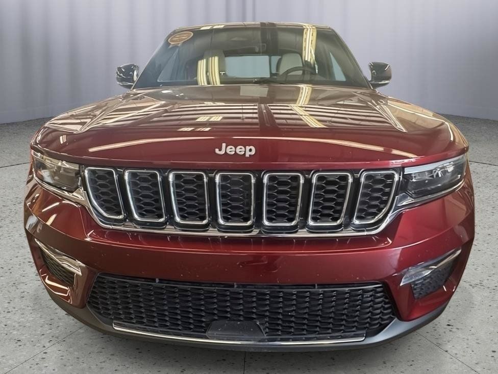 Used 2025 Jeep Grand Cherokee Limited AWD/4WD image 8