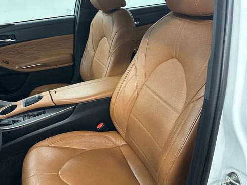 Used 2019 Toyota Avalon Limited FWD image 12