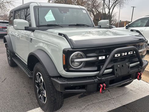 Used 2021 Ford Bronco Outer Banks image 4