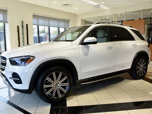 Used 2024 Mercedes-Benz GLE 350 4MATIC image 3