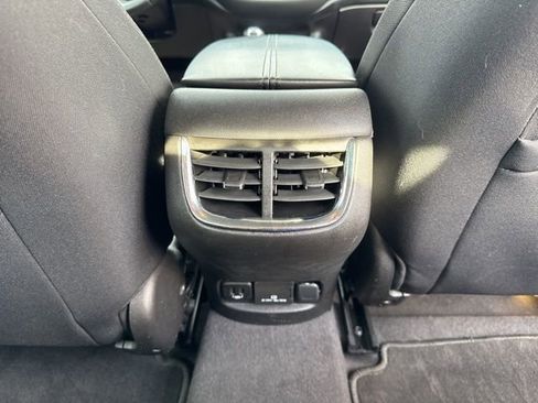 Used 2017 Chevrolet Malibu LT image 24