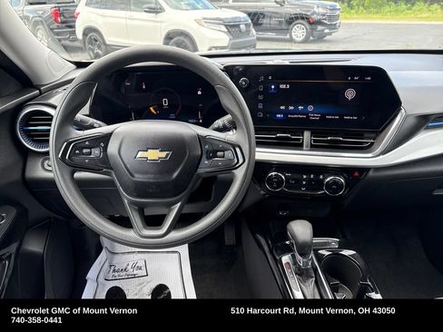 Used 2026 Chevrolet Trax LT FWD image 16