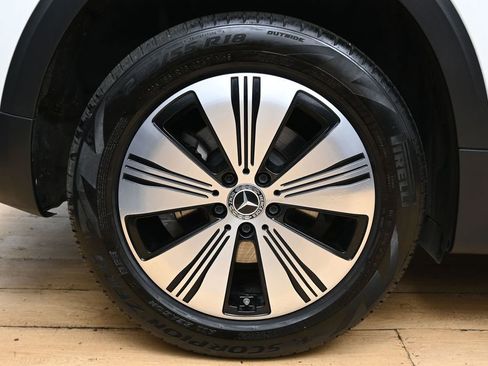 Used 2023 Mercedes-Benz EQB 300 4MATIC image 14