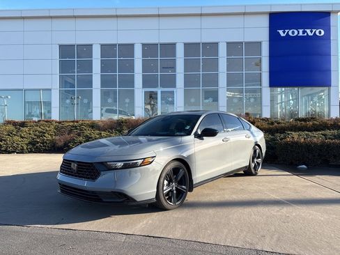 Used 2025 Honda Accord Sport image 40