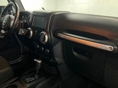 Used 2018 Jeep Wrangler Unlimited Sahara AWD/4WD image 23