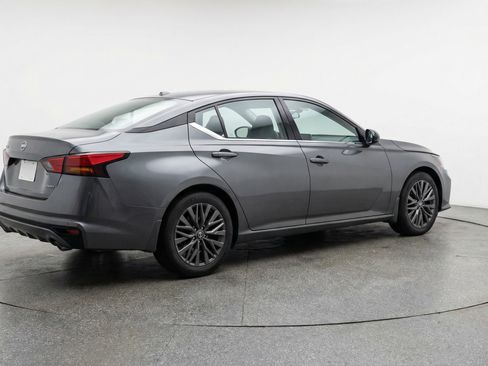 Used 2025 Nissan Altima 2.5 SV FWD image 9