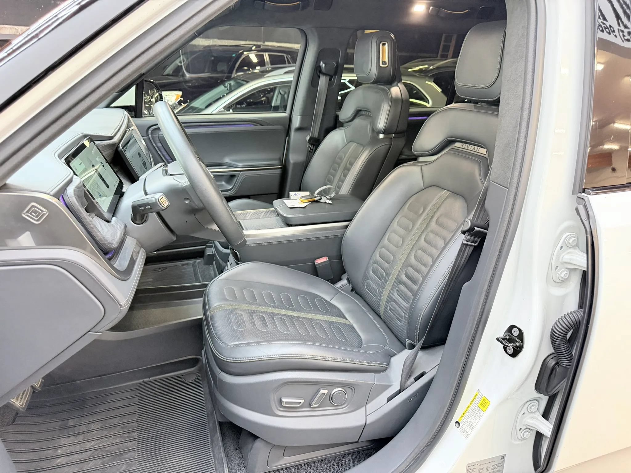 Used 2022 Rivian R1S Launch Edition Quad AWD/4WD image 12