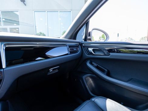 Used 2020 Porsche Macan AWD/4WD image 45