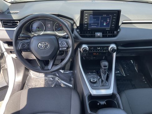 Used 2021 Toyota RAV4 LE AWD/4WD image 13