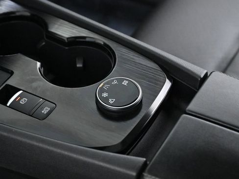 Used 2022 Nissan Rogue SV w/ SV Premium Package image 21