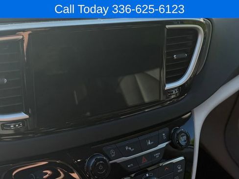 Used 2024 Chrysler Pacifica Touring-L FWD image 21