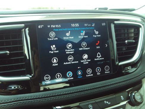 Used 2019 Chrysler Pacifica Limited w/ Tire & Wheel Group FWD image 17