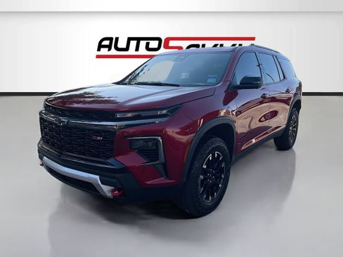 Used 2024 Chevrolet Traverse Z71 AWD/4WD image 3