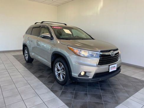 Used 2015 Toyota Highlander XLE AWD/4WD image 1