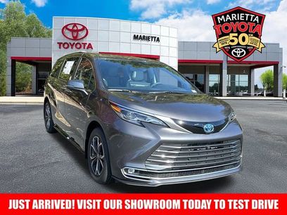 New 2025 Toyota Sienna Platinum