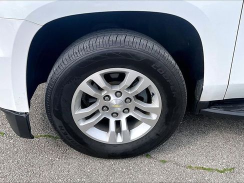 Used 2018 Chevrolet Suburban LT RWD image 12