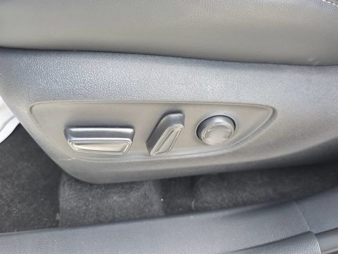 Used 2025 Toyota Highlander XLE AWD/4WD image 27