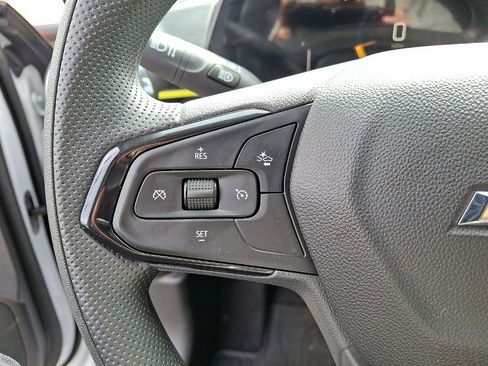 Certified 2025 Chevrolet Trax LT image 17